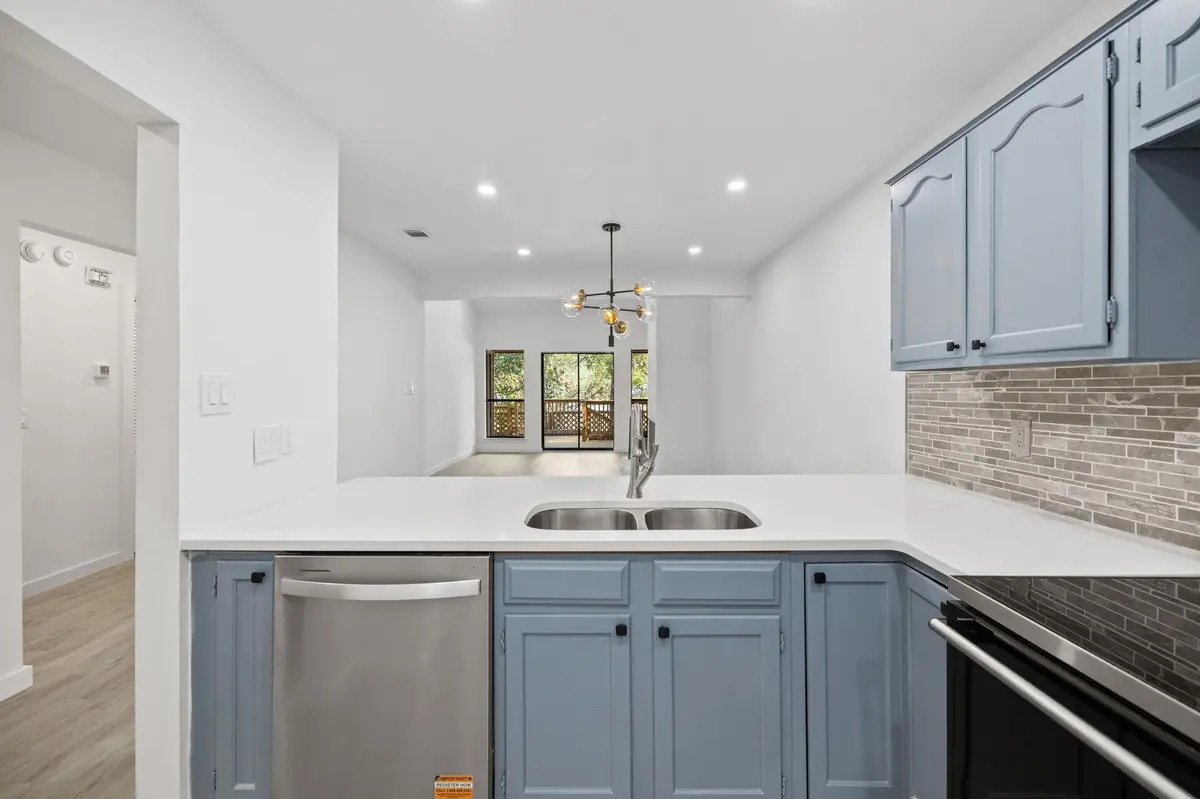 7211 Lakewood DR #C111, Austin, TX 78750