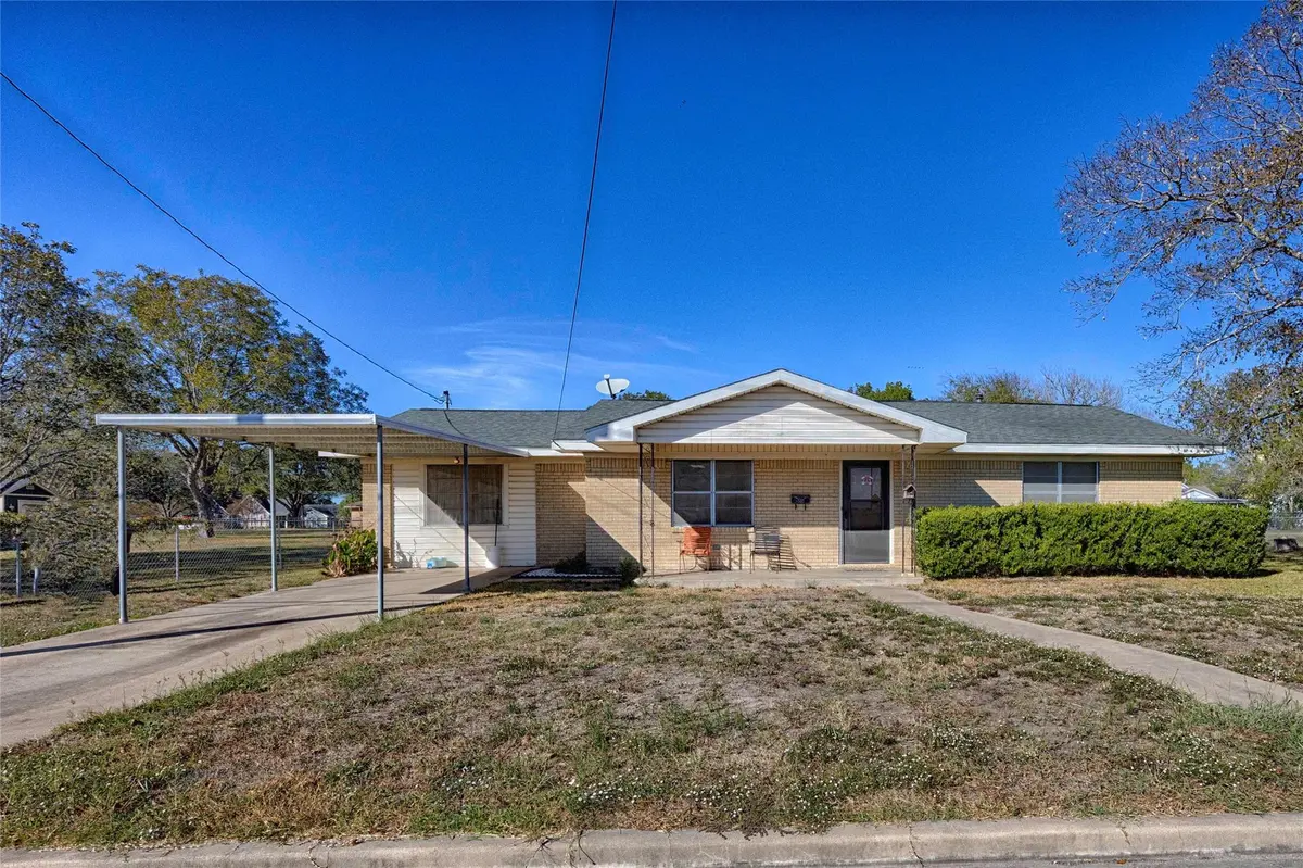 507 South ST, Schulenburg, TX 78956