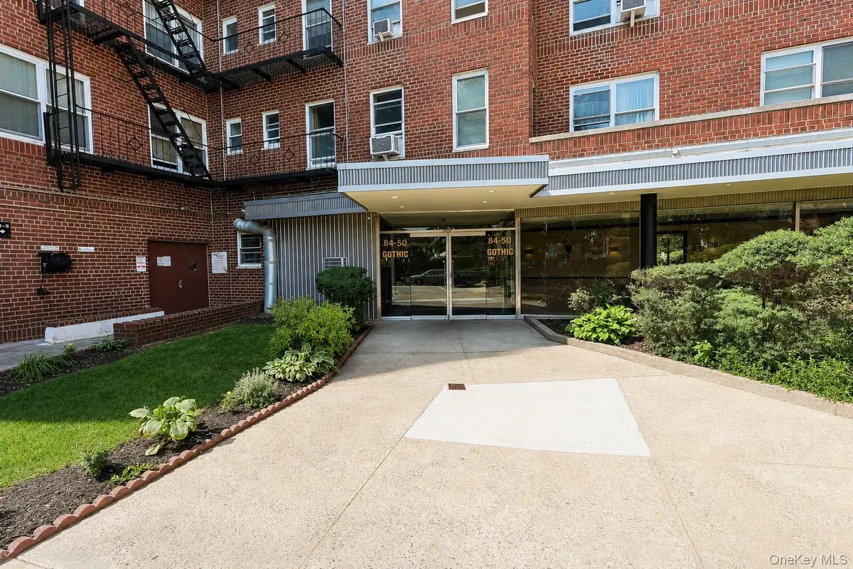 84-50 169th ST #319, Jamaica, NY 11432