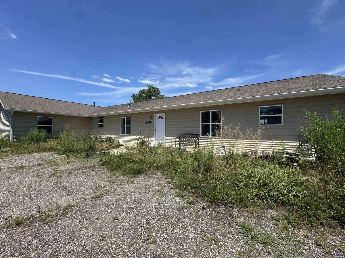 13450 S Topeka AVE, Carbondale, KS 66414
