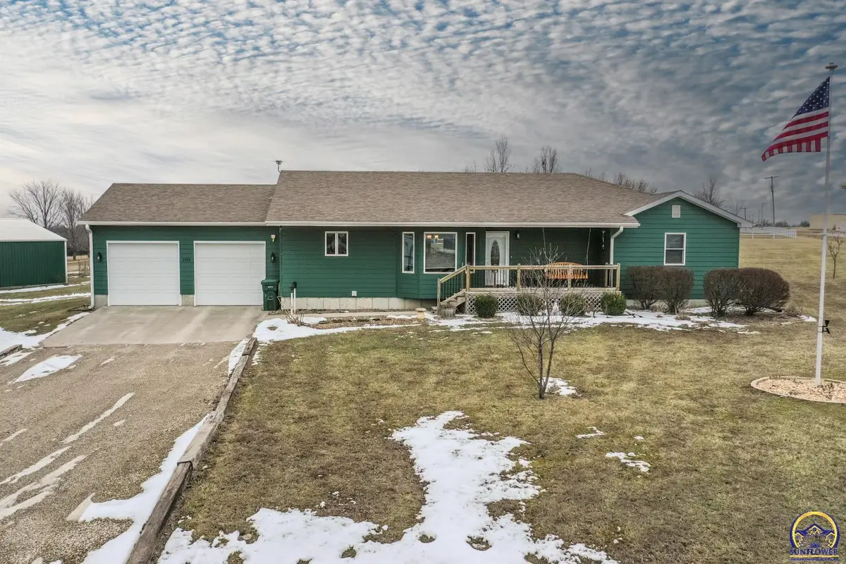 2915 Oak Hill RD, Vassar, KS 66543