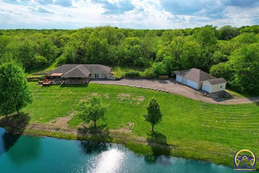 16245 62nd St, Oskaloosa, KS 66066