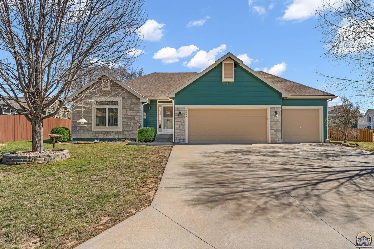 8455 Timber Ridge DR, De Soto, KS 66018
