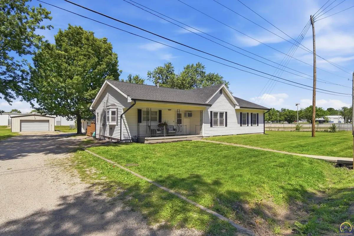 603 S 4th St, Osage City, KS 66523