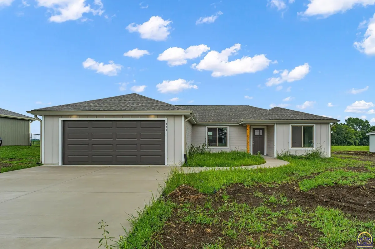 720 Teresa Ct, Carbondale, KS 66414