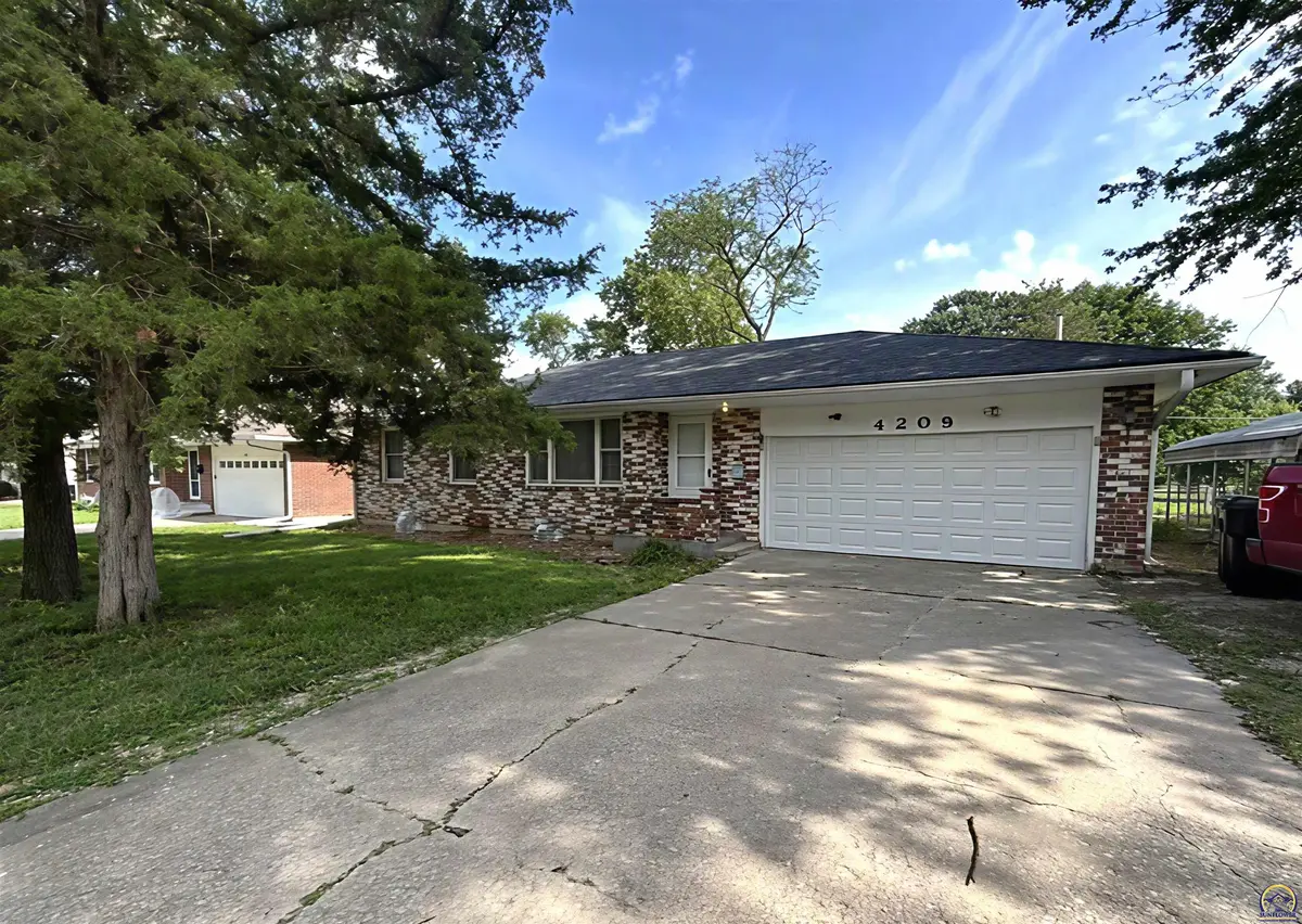 4209 SW 34th ST, Topeka, KS 66614