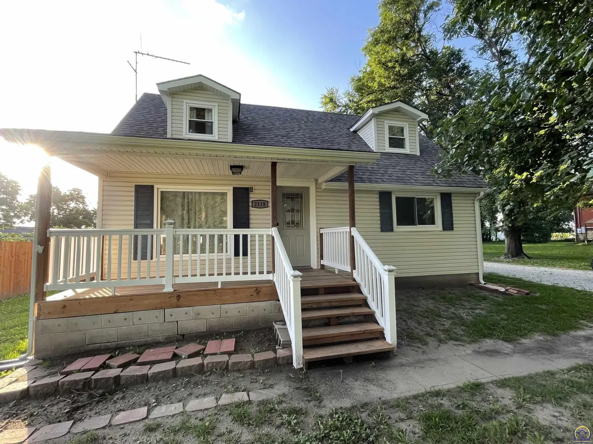 2118 Adams St, Grantville, KS 66429