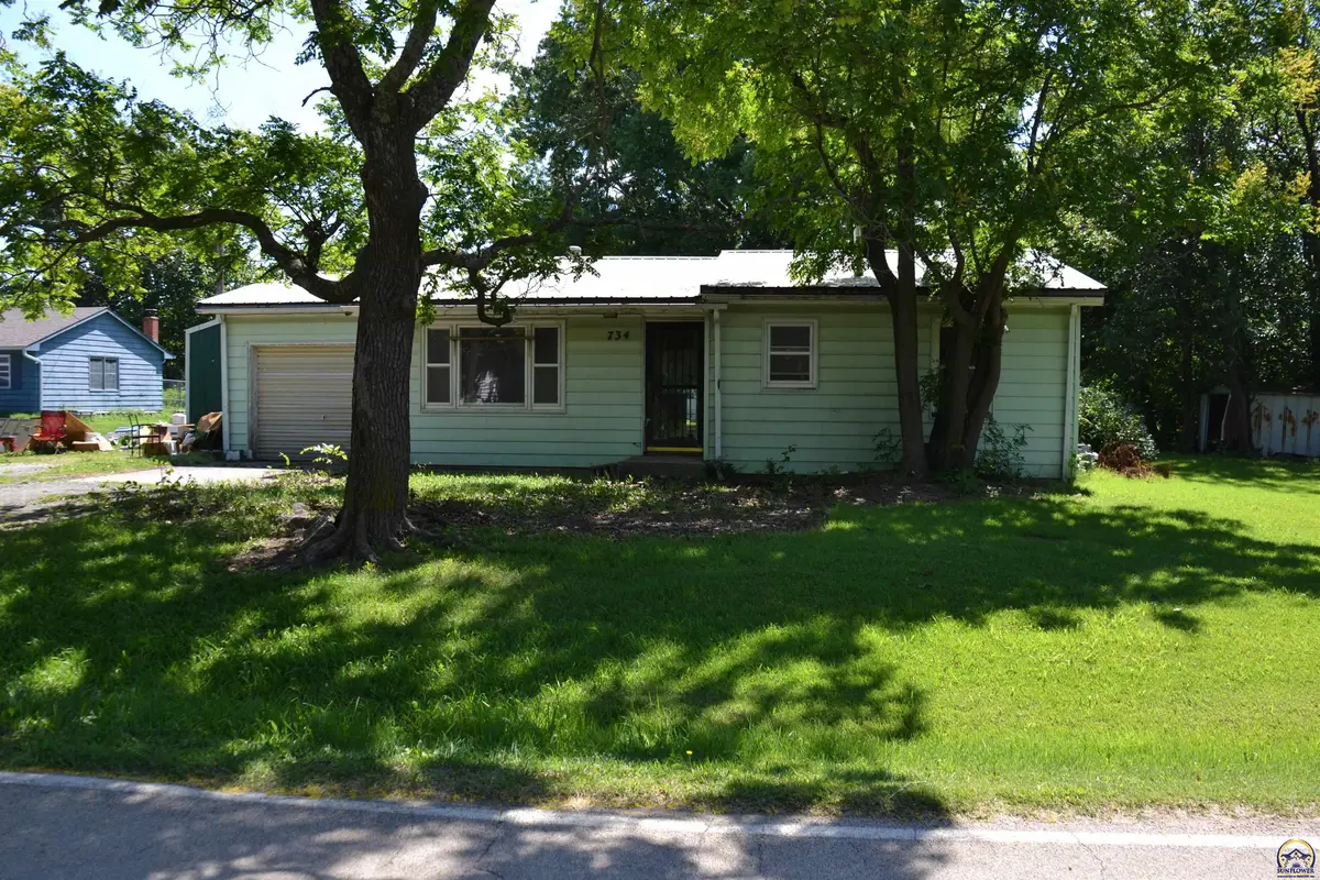 734 S 9th St, Osage City, KS 66523-9999
