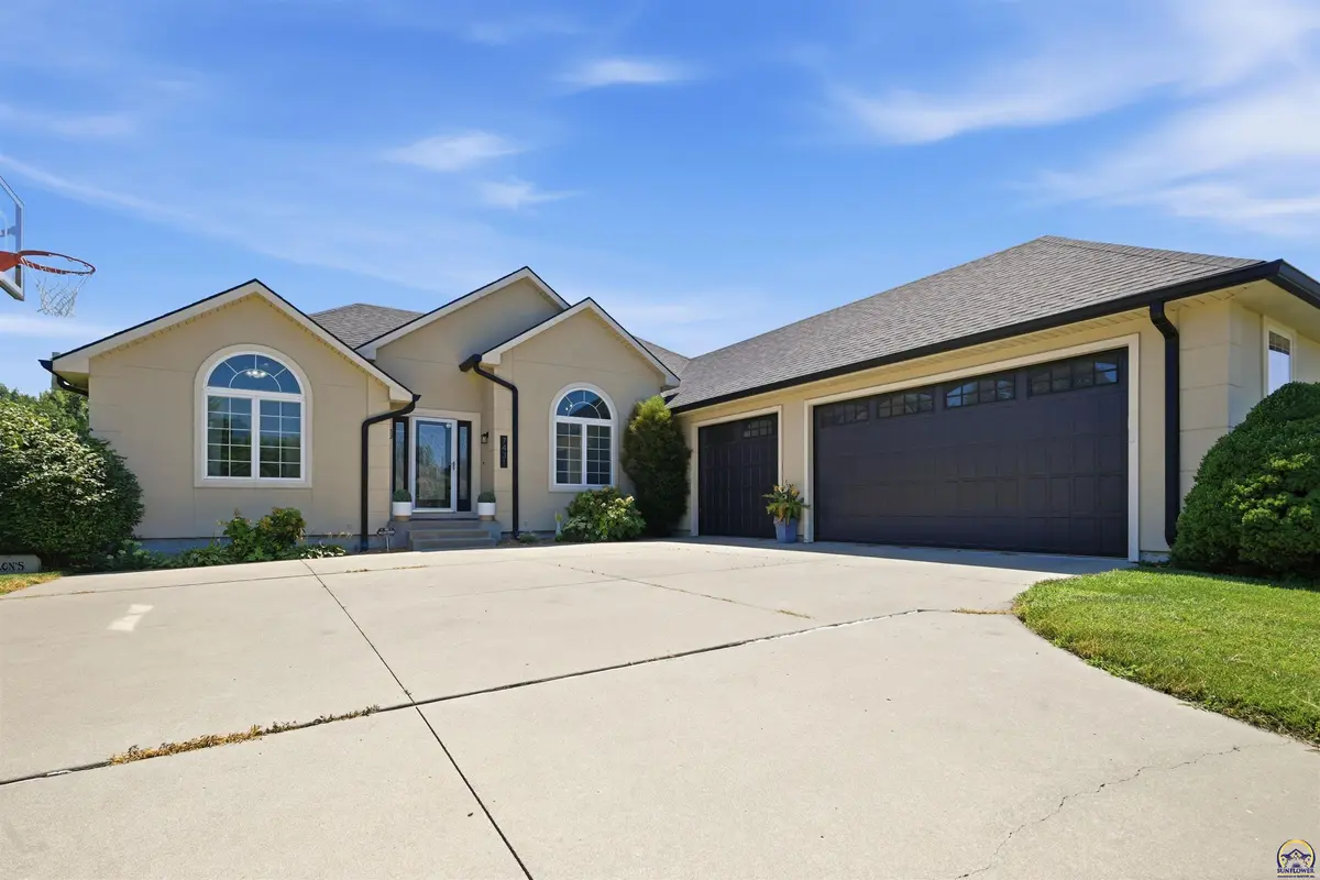7431 SW Arthurs RD, Topeka, KS 66610