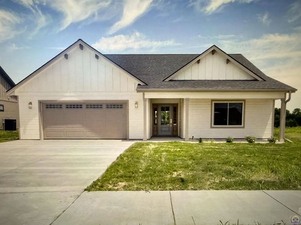2545 Karen Ln, Junction City, KS 66441