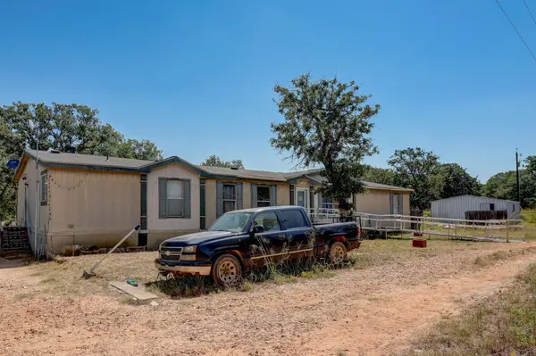 2125 Polly Ln, La Vernia, TX 78121