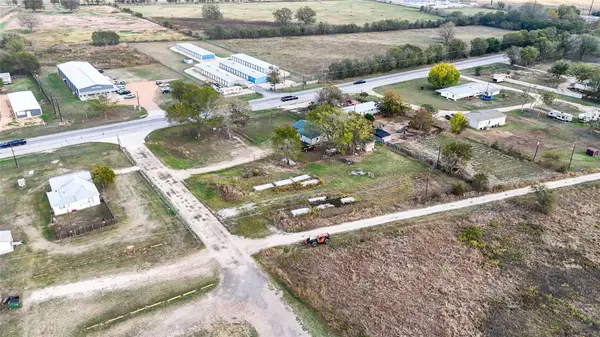655 NW Loop 230, Smithville, TX 78957