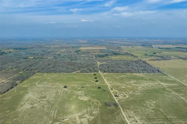 1144 Treetop LN, Luling, TX 78648