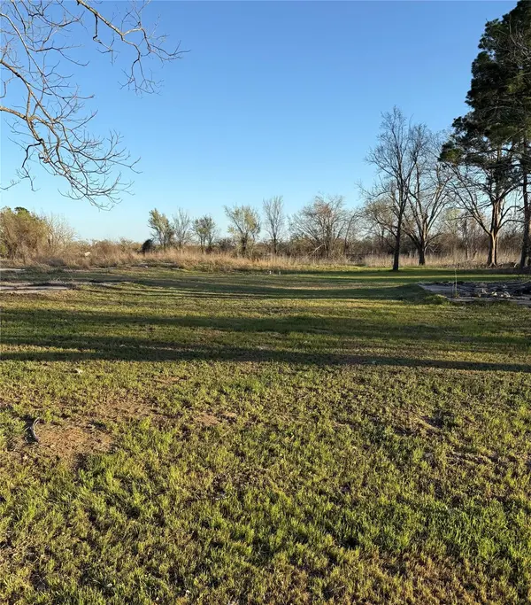 1304 E Cameron Ave, Rockdale, TX 76567