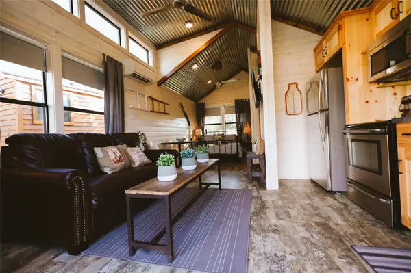 806 Bell Springs RD, Dripping Springs, TX 78620