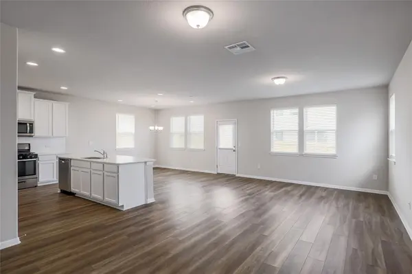 10702 Sentinel DR, Austin, TX 78747