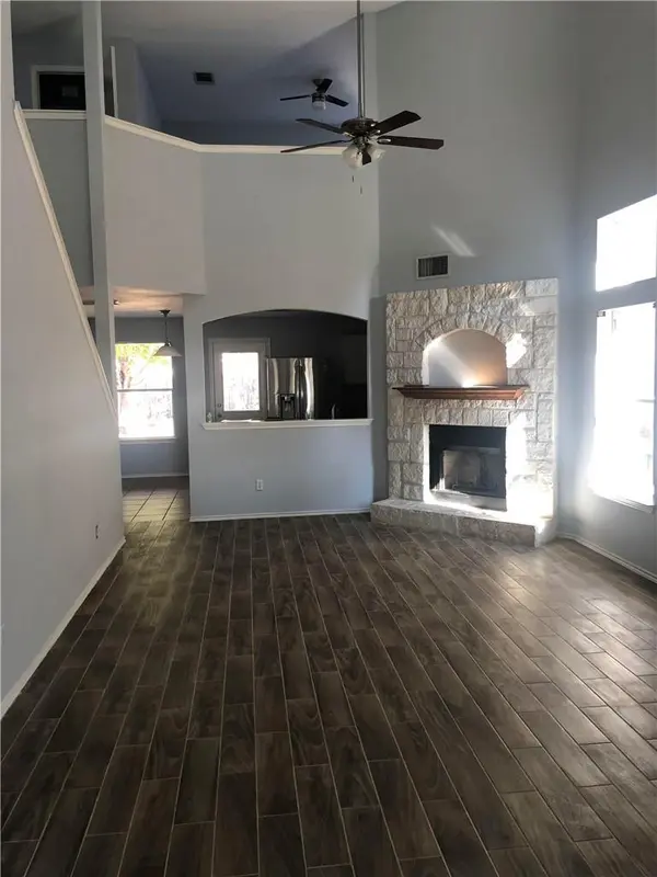 227 Mossy Rock DR, Hutto, TX 78634