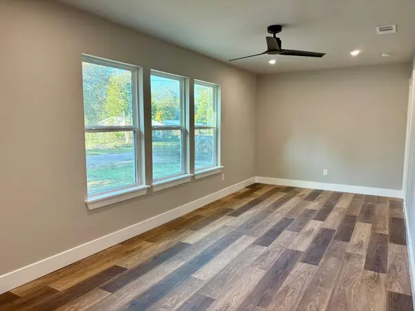 1902 N Fannin Ave, Cameron, TX 76520