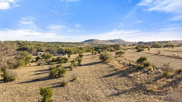 885 Stanton RD, Johnson City, TX 78636