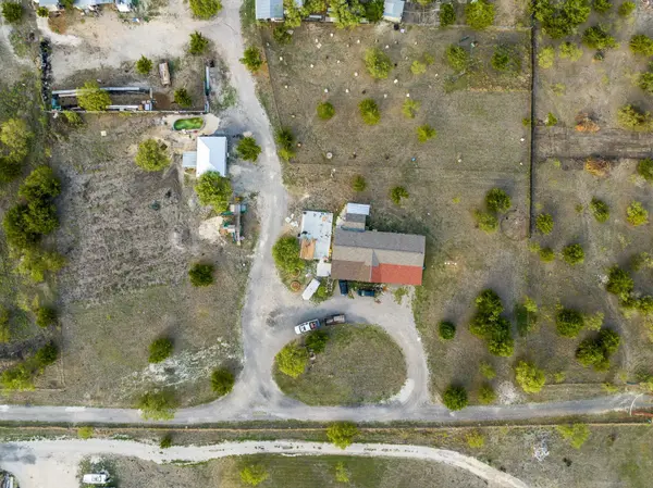 835 Tomahawk TRL, Dale, TX 78616