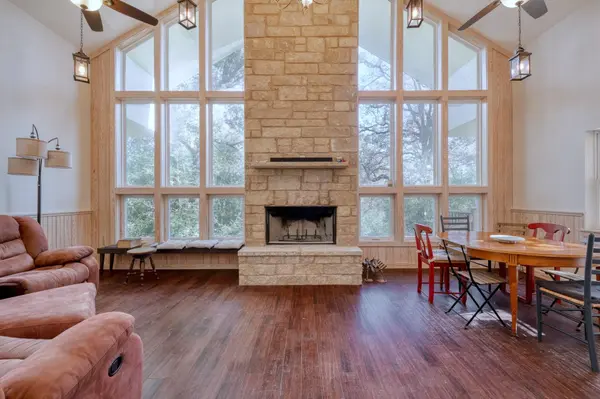 123 Bowie TRL, Luling, TX 78648