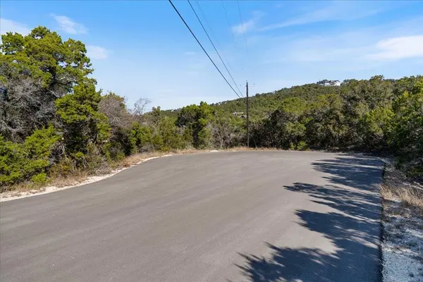 8310 Chestnut CV, Lago Vista, TX 78645