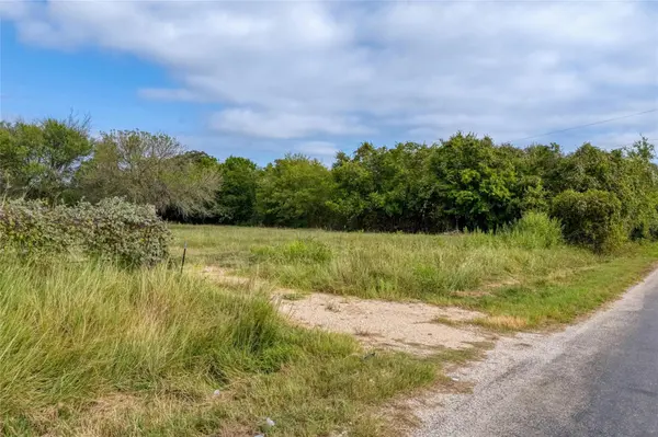 296 Thompson RD, Dale, TX 78616