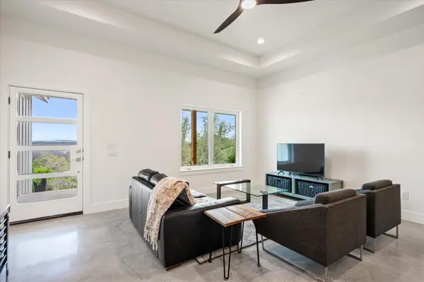 405 Taylor DR, Horseshoe Bay, TX 78657