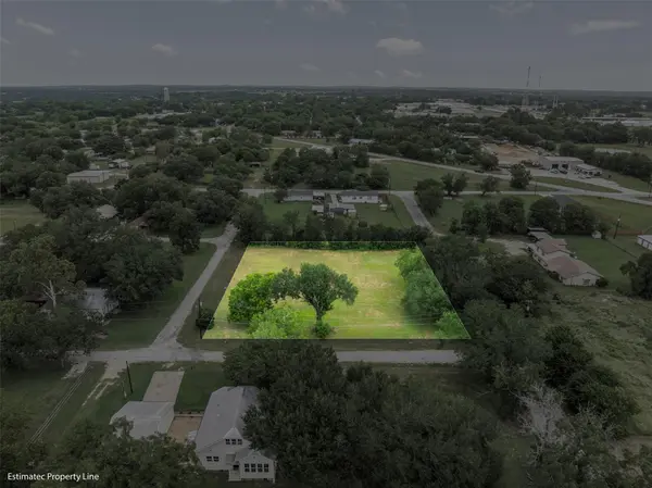 320 Douglas ST #2, Lexington, TX 78947
