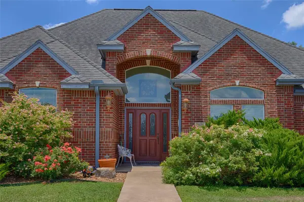 900 Schulze RD, Schulenburg, TX 78949