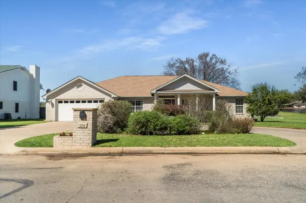 104 Firestone PL, Meadowlakes, TX 78654