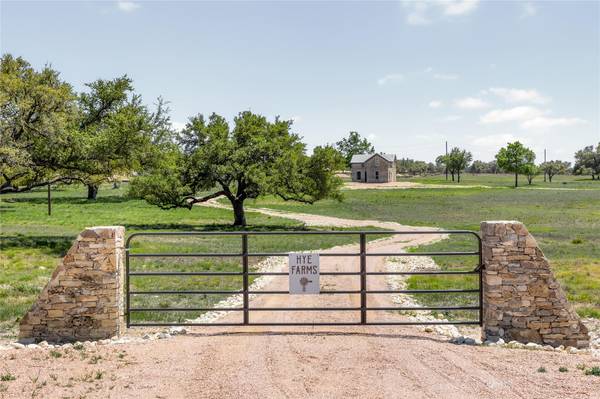 9695 W US 290 HWY, Hye, TX 78635
