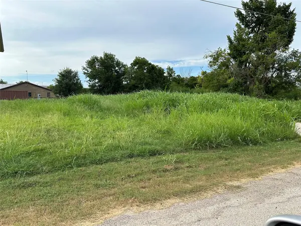 213 4th ST, Rockdale, TX 76567