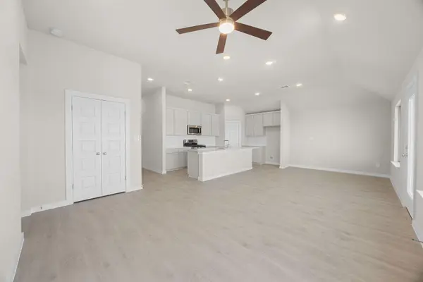 110 Divisadero DR, Hutto, TX 78634