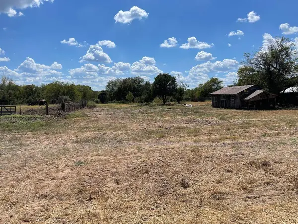 000 Young RD, Smithville, TX 78957
