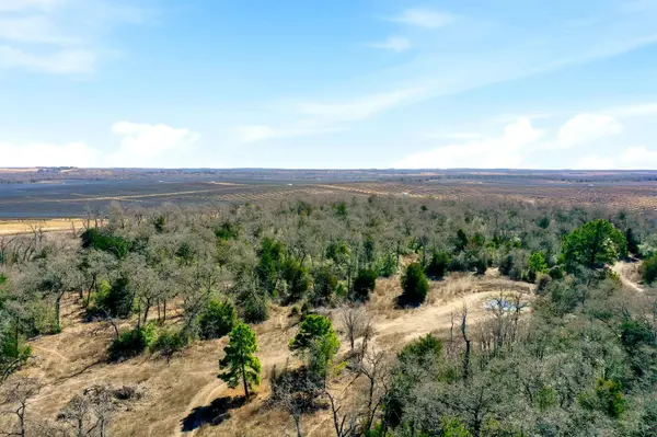 1310 Perry LN, Thorndale, TX 76577