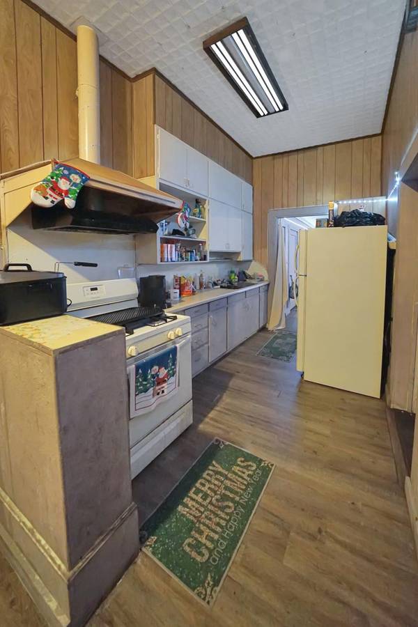 107 S Crockett Ave, Cameron, TX 76520