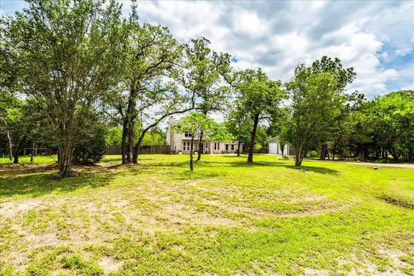 171 N Pin Oak XING, Elgin, TX 78621
