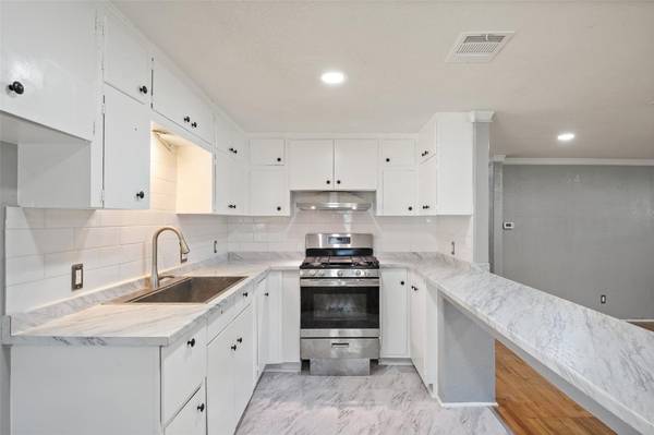 210 Highcrest DR, Granite Shoals, TX 78654