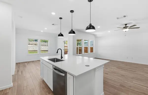 7005 Cliff Rose DR, Spicewood, TX 78669
