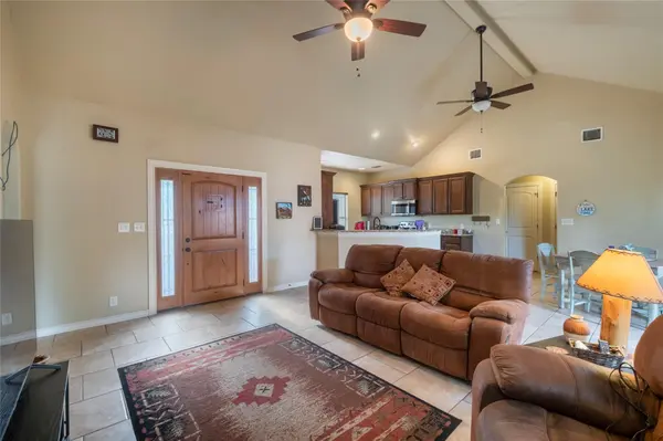 107 Garrett Way, Canyon Lake, TX 78133