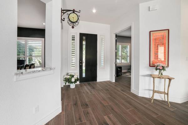 105 Graystone LN, Georgetown, TX 78633