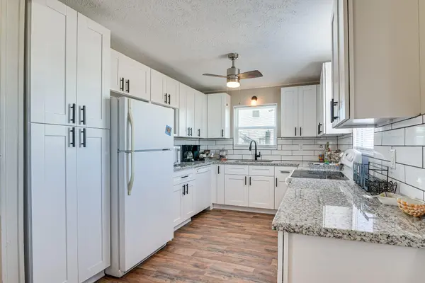 415 Seashell DR, Surfside Beach, TX 77541