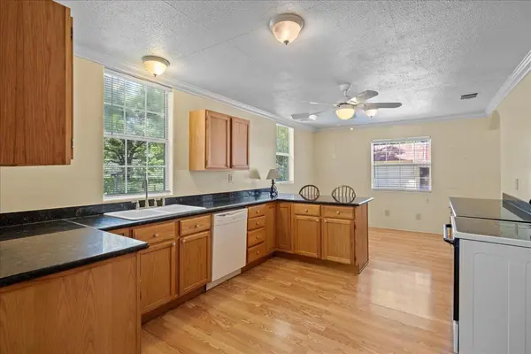 850 SE Ewelling LN, Gruene, TX 78130