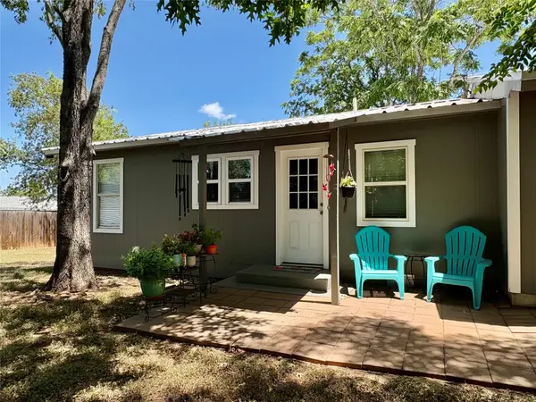 503 E Bluebonnet LN, Johnson City, TX 78636