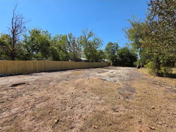 112 2nd Ave, Taylor, TX 76574