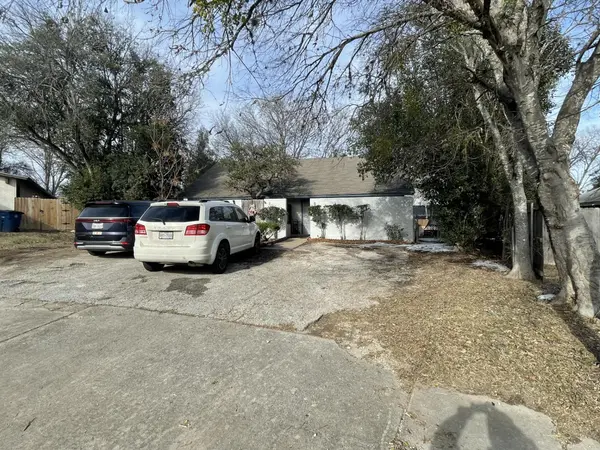 806 Plumpton DR #A, Austin, TX 78745