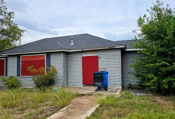 914 Porter &  901 W 5th, Taylor, TX 76574
