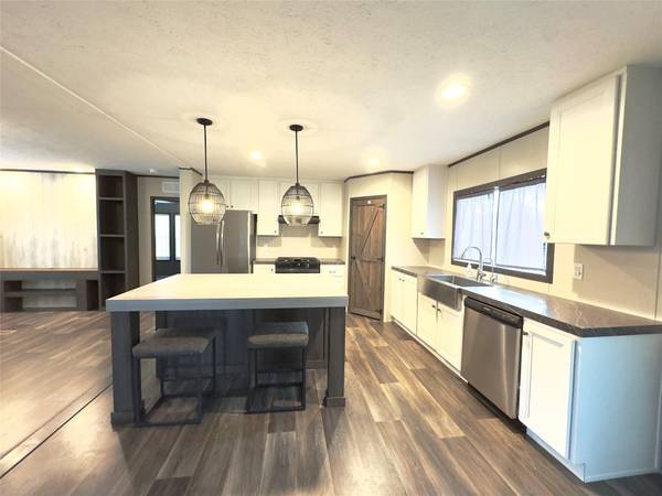 268 Flaming Oak DR, Bastrop, TX 78602