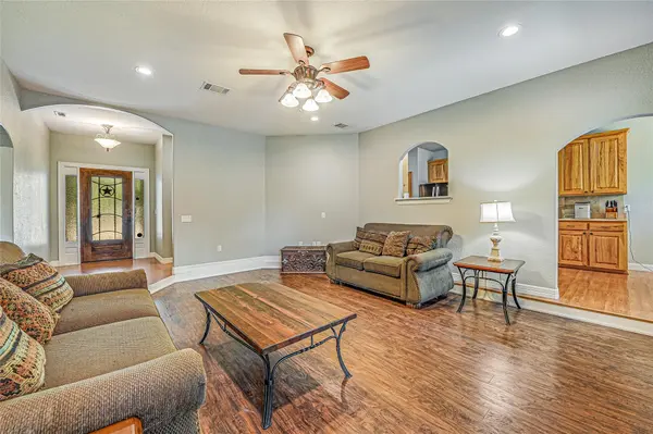 106 Masonic Lodge RD, Wimberley, TX 78676